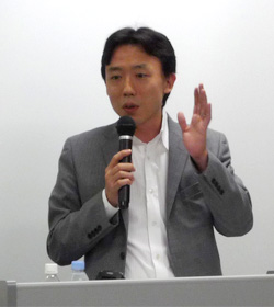 ����@����